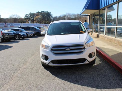 Used 2019 Ford Escape SE image 2