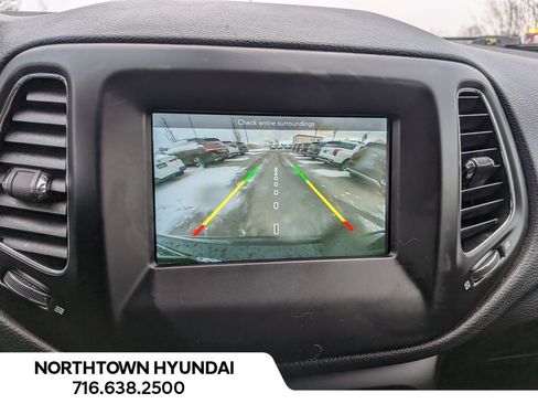 Used 2018 Jeep Compass Latitude w/ Popular Equipment Group image 19