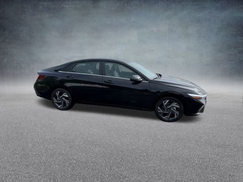 New 2025 Hyundai Elantra Limited image 26