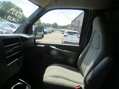 Used 2009 Chevrolet Express 2500 Extended RWD image 28