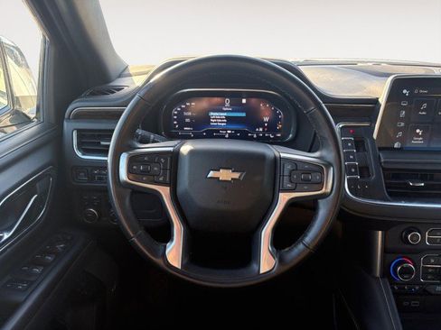 Used 2023 Chevrolet Suburban Premier image 8