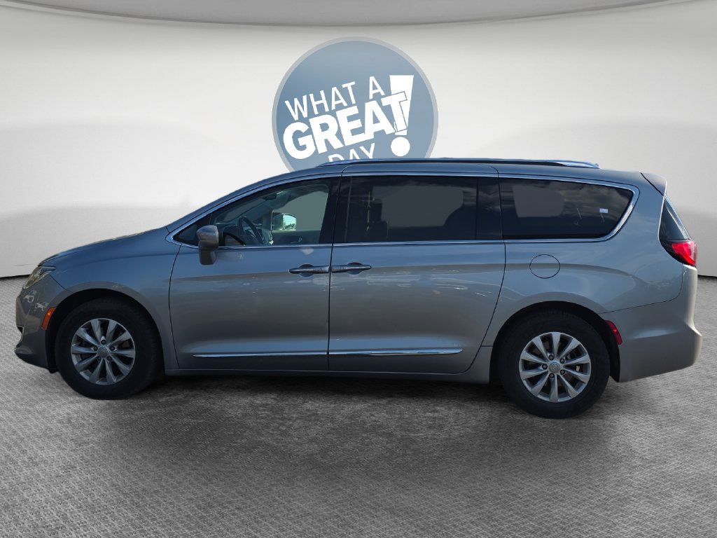 Used 2019 Chrysler Pacifica Touring-L FWD image 7
