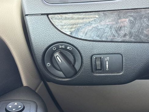 Used 2018 Dodge Grand Caravan SE w/ UConnect Hands-Free Group image 36