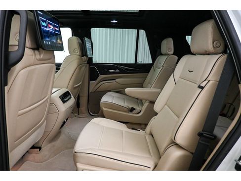 Used 2024 Cadillac Escalade Premium Luxury AWD/4WD image 30