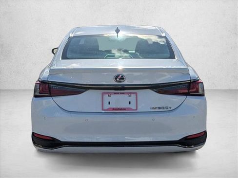 Used 2022 Lexus ES 300h F Sport image 6