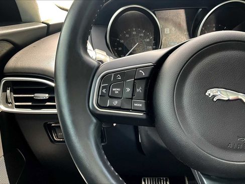 Used 2019 Jaguar F-PACE Premium image 41