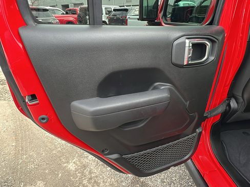 Used 2025 Jeep Wrangler Unlimited Rubicon 4xe image 22