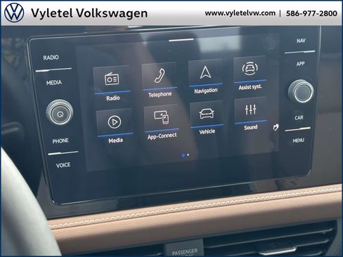 Certified 2025 Volkswagen Jetta SEL image 28