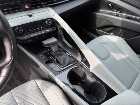 Used 2025 Hyundai Elantra Limited image 43