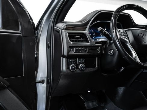 Used 2022 Chevrolet Tahoe Z71 w/ Luxury Package AWD/4WD image 21