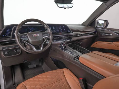 Used 2022 Cadillac Escalade ESV Premium Luxury w/ LPO, Radiant Package image 18