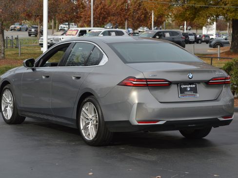 Used 2025 BMW 530i xDrive 530i xDrive w/ Premium Package image 9