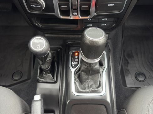 Certified 2022 Jeep Gladiator Sport image 21