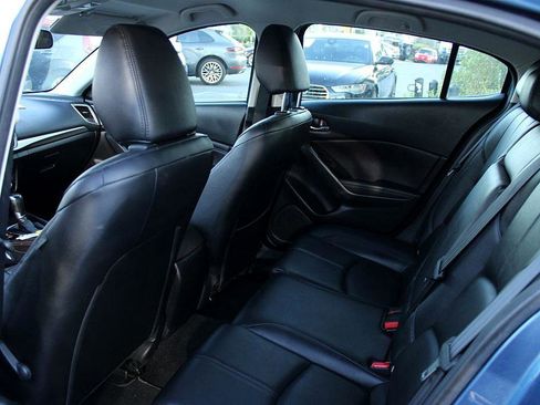Used 2018 MAZDA MAZDA3 Touring image 19