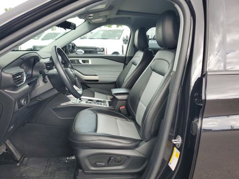 Used 2023 Ford Explorer XLT w/ Equipment Group 202A image 18