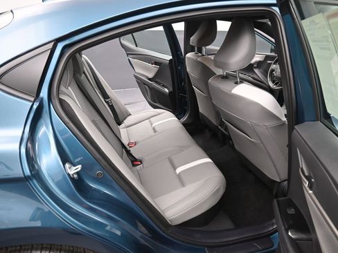 Used 2025 Toyota Camry SE image 32