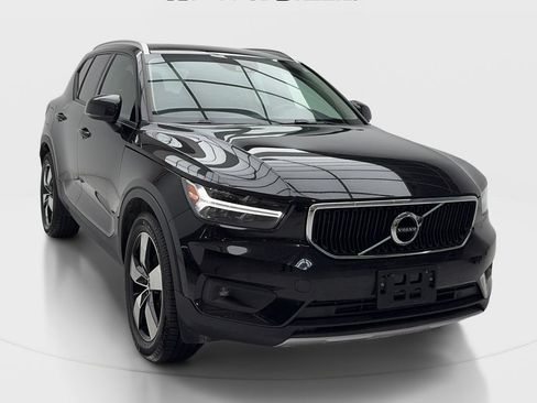 Used 2021 Volvo XC40 T5 Momentum w/ Premium Package AWD/4WD image 2