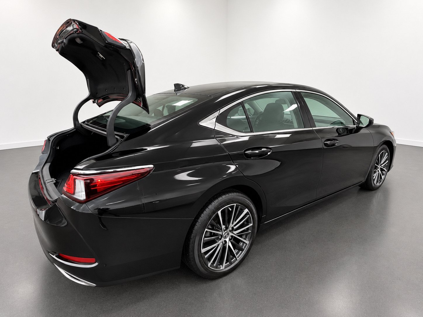 Used 2023 Lexus ES 350 Ultra Luxury w/ Accessory Package (Z2) FWD image 9