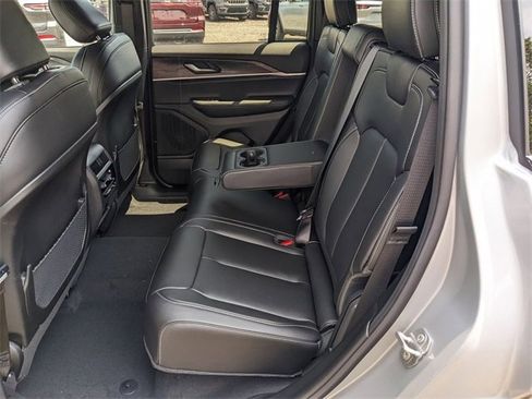 New 2025 Jeep Grand Cherokee Limited image 10