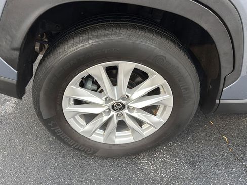 Certified 2022 Toyota Corolla Cross LE image 31