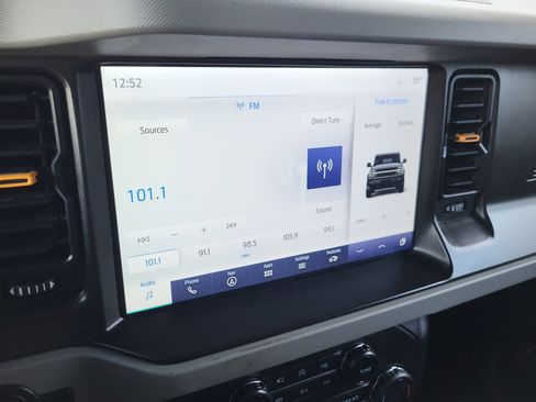 Used 2023 Ford Bronco Badlands image 15