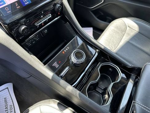 Used 2021 Jeep Grand Cherokee L Limited AWD/4WD image 24