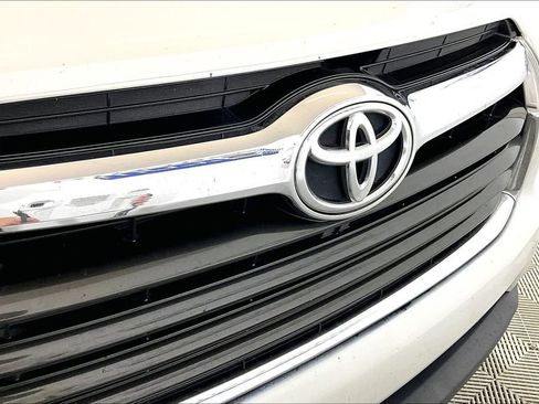 Used 2016 Toyota Highlander XLE image 23