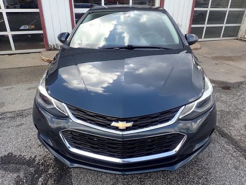 Used 2017 Chevrolet Cruze LT w/ Convenience Package image 3