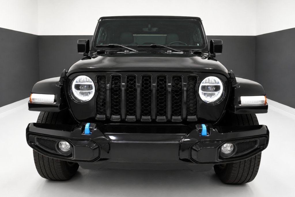 Used 2022 Jeep Wrangler Unlimited Sahara AWD/4WD image 6