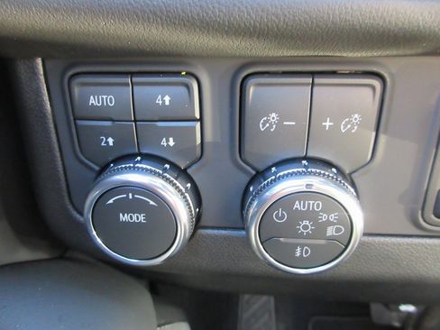 New 2026 GMC Yukon XL Elevation image 17