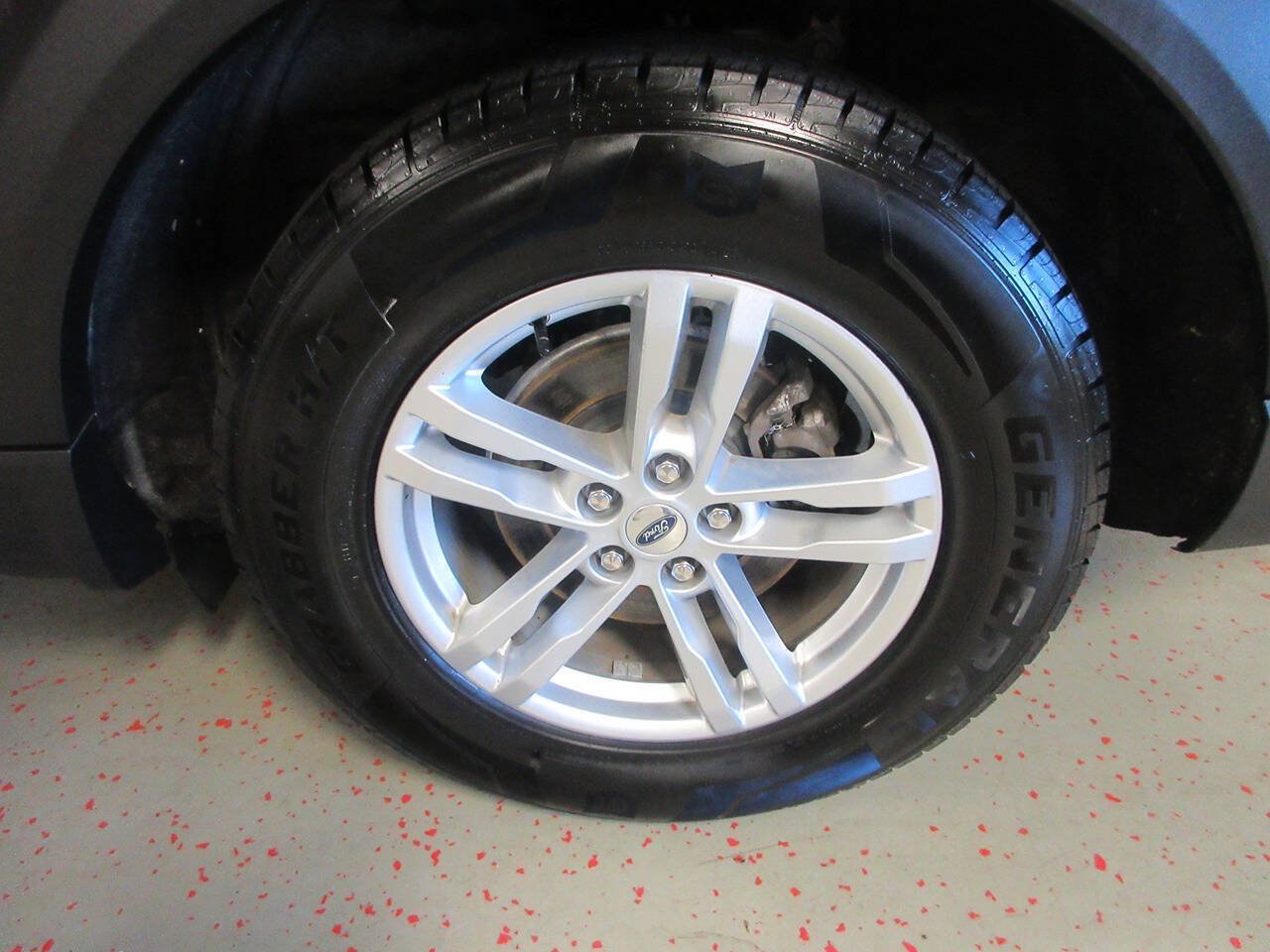 Used 2020 Ford Explorer XLT w/ Equipment Group 202A AWD/4WD image 25