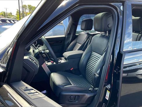 Used 2025 Land Rover Discovery S image 28