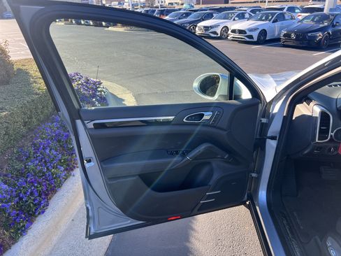 Used 2018 Porsche Cayenne Platinum Edition image 14