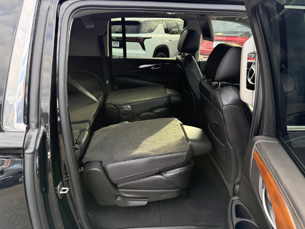 Used 2019 Cadillac Escalade ESV Luxury AWD/4WD image 39
