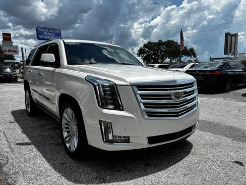 Used 2015 Cadillac Escalade Platinum RWD image 8