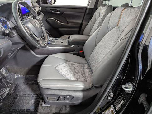 Used 2023 Toyota Highlander Bronze Edition image 19