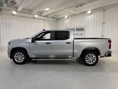 Used 2020 Chevrolet Silverado 1500 Custom w/ Infotainment Package image 2