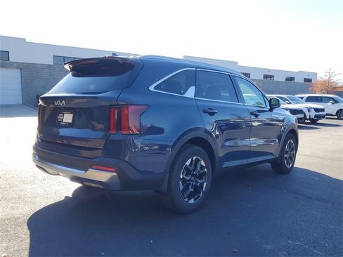 New 2026 Kia Sorento S w/ S Panoramic Sunroof Package image 4
