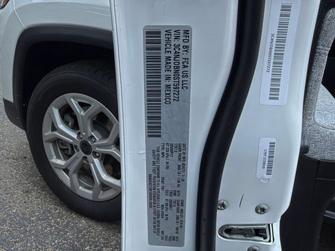 Used 2025 Subaru Ascent Premium AWD/4WD image 28