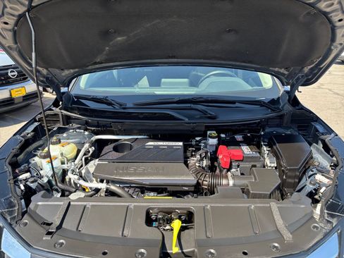 Used 2025 Nissan Rogue SV FWD image 34