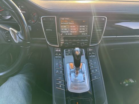 Used 2016 Porsche Panamera 4 image 11