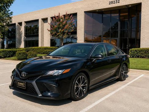 Used 2023 Toyota Camry SE w/ Convenience Package FWD image 13