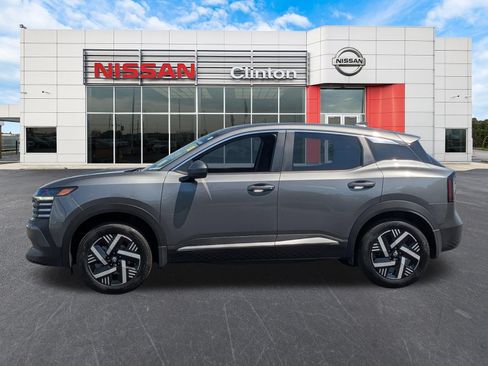 Used 2025 Nissan Kicks SV w/ Charging Package FWD image 7