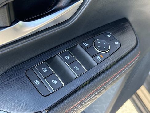 Used 2025 Nissan Kicks SR AWD/4WD image 17