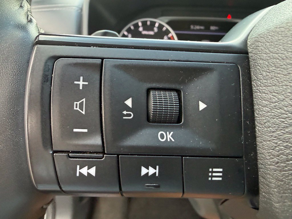 Used 2025 Nissan Rogue SV AWD/4WD image 18