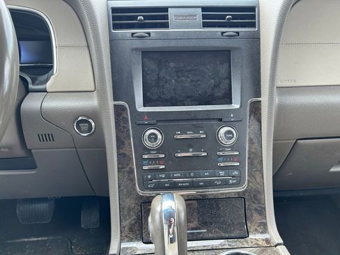 Used 2015 Lincoln Navigator L 4WD image 10