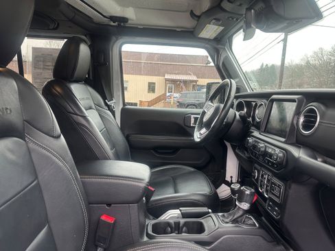 Used 2020 Jeep Gladiator Overland image 11