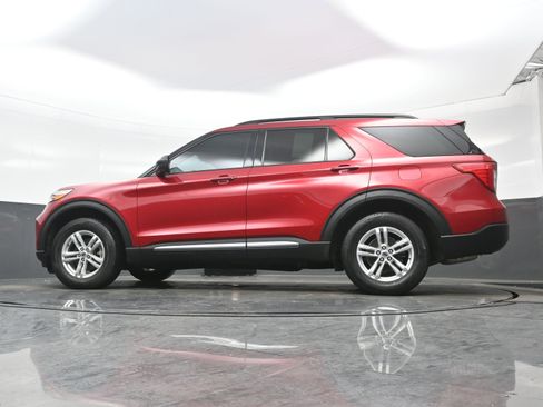 Used 2022 Ford Explorer XLT image 28