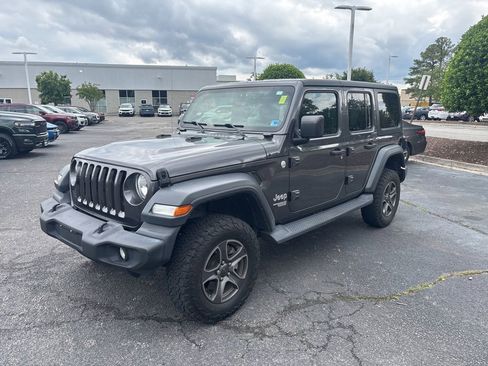 Used 2018 Jeep Wrangler Unlimited Sport S AWD/4WD image 3