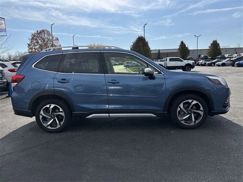 Used 2022 Subaru Forester Touring image 6